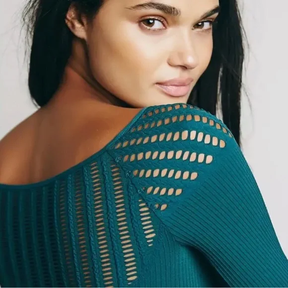 Free people long sleeve top with cut outs - Picture 5 of 6